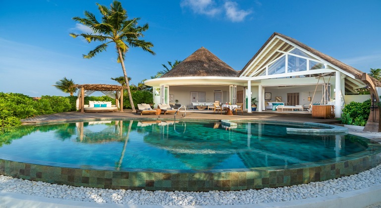 Features holiday on the Maldives, Finolhu, cheap, luxury